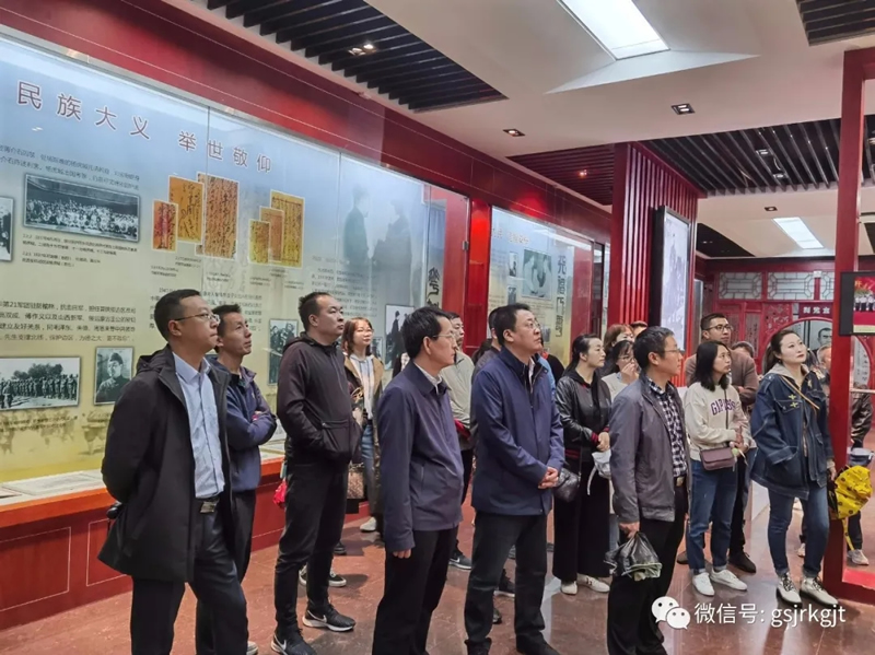 天水市政府金融辦、甘肅金控天水擔(dān)保公司、天水卓雅服飾公司黨支部聯(lián)合舉行主題黨日活動(dòng)